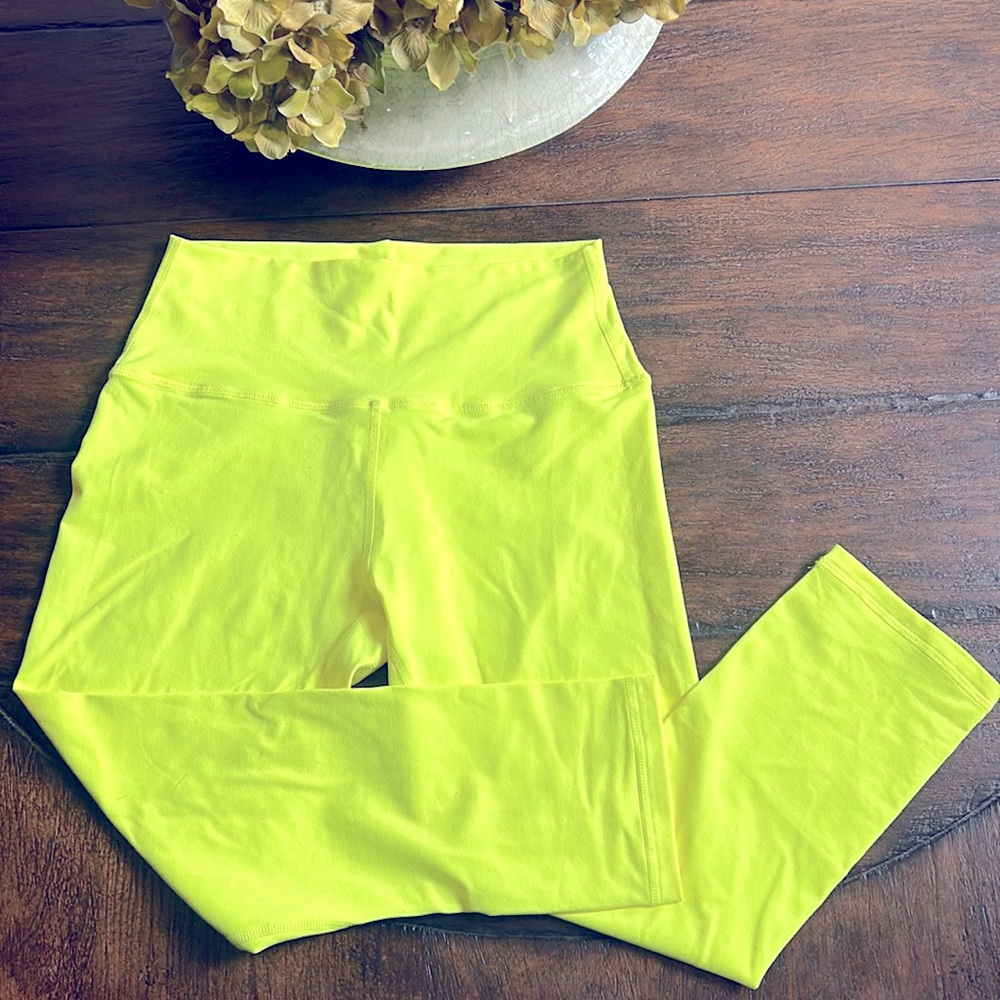 ZYIA Active Women’s Ascend Hi-Rise Capri Size 6-8 Neon Yellow